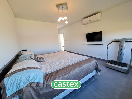Imagen 24 de 30 de Casa Con Fondo Al Lago Y Piscina En Venta En Terravista