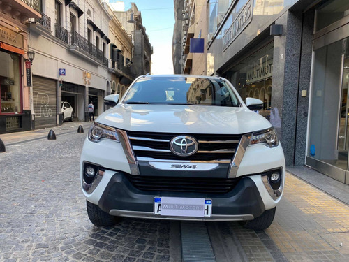 Imagen 15 de 25 de Toyota Sw4 2018 2.8 Srx 177cv 4x4 7as At Automatica Lucsc