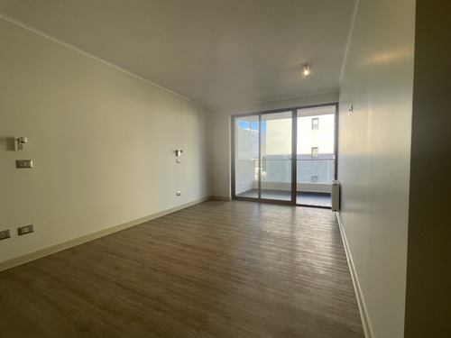 Depto. Frente A Metro Los Dominicos. 2 D+2 B. Cod 41100