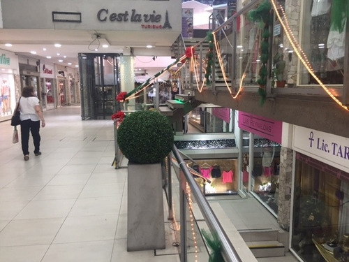 Imagen 3 de 10 de Locales En Galeria - Venta