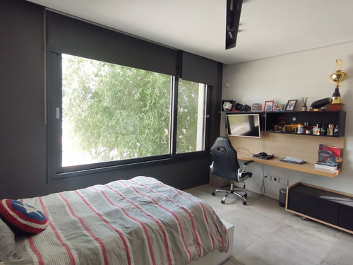 Imagen 25 de 30 de Venta Canning Barrio Privado Saint Thomas Este Espectacular Casa De Diseño Con 5 Dormitorios, 7 Baños, Quincho, Piscina Climatizada Y Parque! No Te La Pierdas!