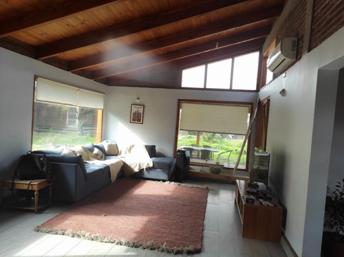 Casa Familiar Con Piscina, Quincho Y Gran Terreno Colina