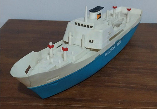 Barco Plástico Monteleone A Pilas. Made In Italy. (Usado)