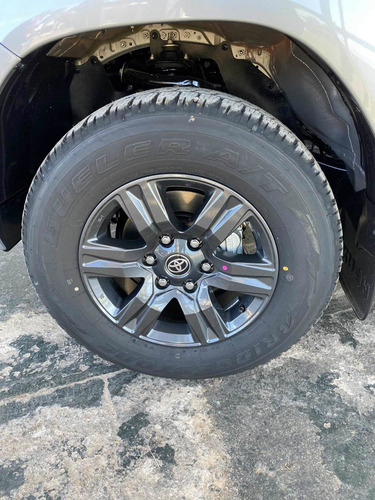 Imagen 11 de 12 de Toyota Hilux 2022 2.8 Cd Srv 177cv 4x2
