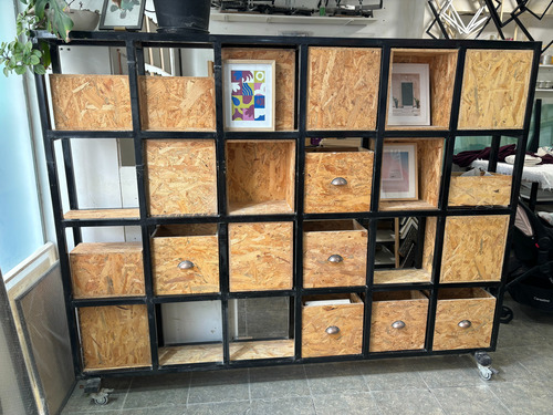 Estanteria De Hierro Y Madera. Mueble Divisor De Ambiente Negro (Usado)