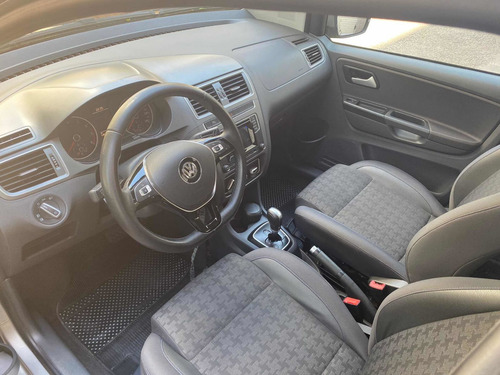 Imagem 5 de 10 de Volkswagen Fox 2017 1.6 Comfortline Total Flex I-motion 5p