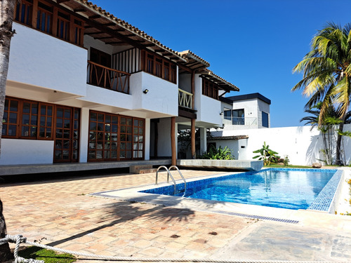 Se Alquila Casa Con Estilo Mediterráneo Las Villas