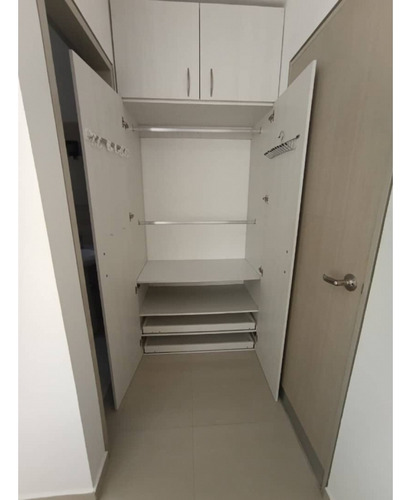 Apartamento En Alquiler En Las Chimeneas Amoblado Cb-9028389