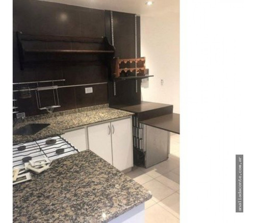 Inmueble En Block 2 Viviendas + 3 Locales