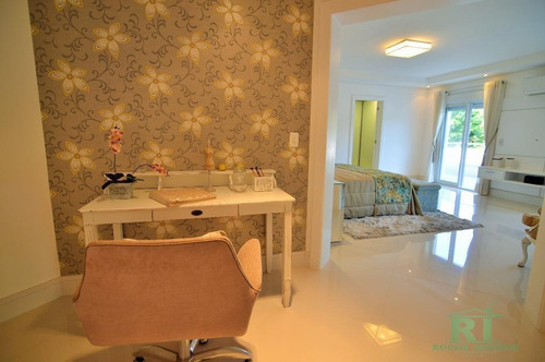 Imagem 19 de 25 de Casa Na Praia, Condomínio Fechado, Alto Padrão, 7 Suítes, Piscina, Churrasqueira, 6 Vagas, Acapulco, Guarujá. - Ca0110