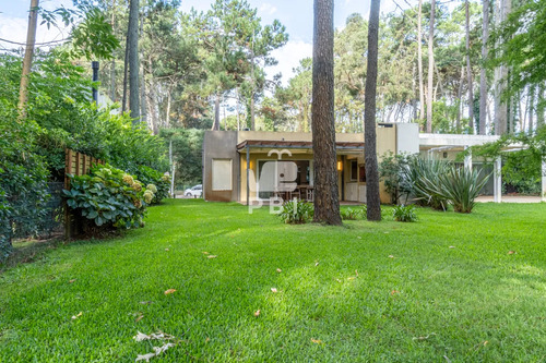 Casa En Venta En Solanas Country, Punta Ballena - Ref : Pbi14629