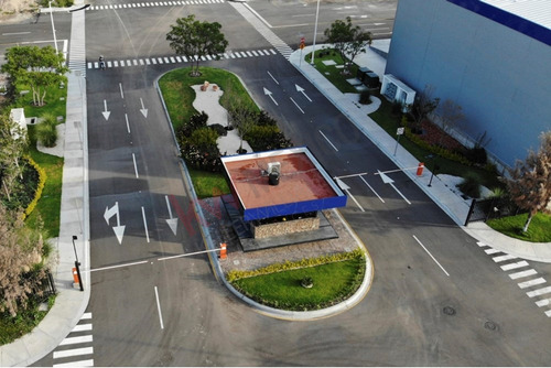 Renta De Nave Industrial De 1,320 M² Con Oficinas, A 3.7 Kms De La Carr. 57 Sobre La Carretera A...