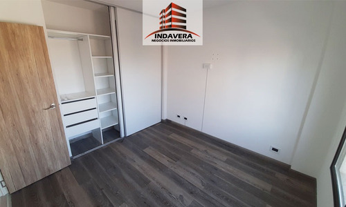 Excelente Semipiso De 2 Amb. De 47 M² Con Balcón Terraza Caseros Centro.