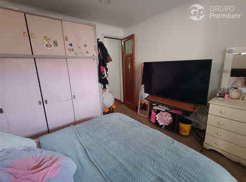 Casa En Venta De 4 Dorm. En La Cisterna