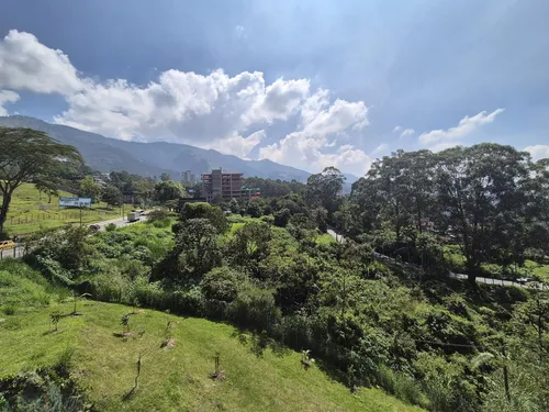 Apartamento En Venta En Altos Del Poblado. Cod V12449
