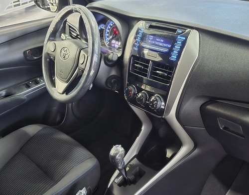 Toyota Yaris 1.3 16V FLEX XL LIVE MULTIDRIVE
