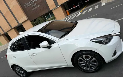 Mazda 2 Hatchback Grand Touring Automatico