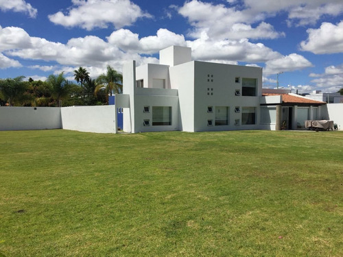 Preciosa Residencia En Villas Del Mesón, Luxury Y Premium !!