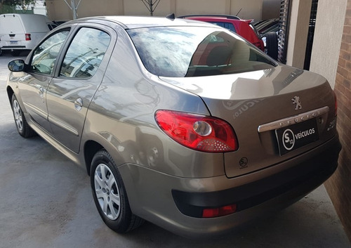 Imagem 4 de 10 de Peugeot 207 1.4 Xr Passion 8v Flex 4p Manual