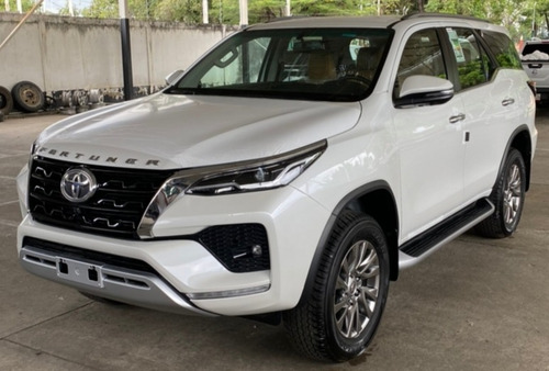 Imagen 1 de 12 de Toyota Fortuner