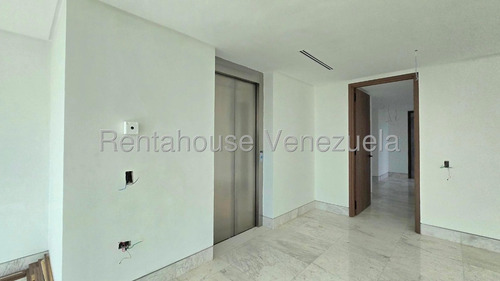 ¡¡apartamento Con Un Concepto Completamente Innovador, Amplias Panoramicas, Vista Privilegiada Y Urbanización Vip, Hermosa Sala Doble Altura! - Altamira - Luis Gomez - Mls #25-18504