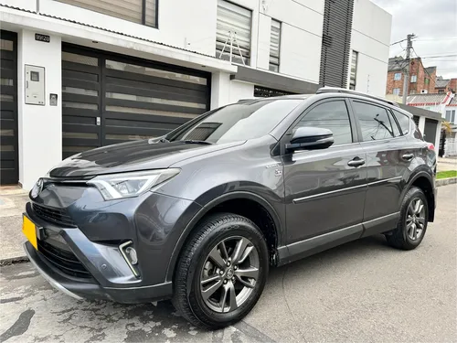Toyota RAV4 2.0 Street