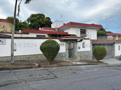 Casa Dúplex  Antomar Con Planta Eléctrica En Calle Cerrada En Venta En El Cafetal Calle Carúpano Caracas 