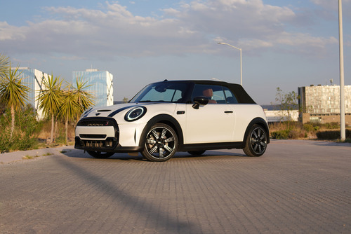 Mini Cooper Convertible 1.5 Iconic At