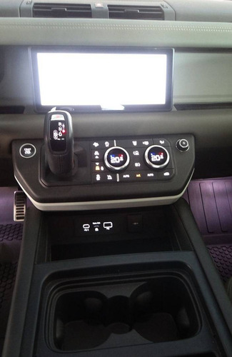Imagem 9 de 15 de Land Rover Defender 2.0 P300 Gasolina 110 Se Awd