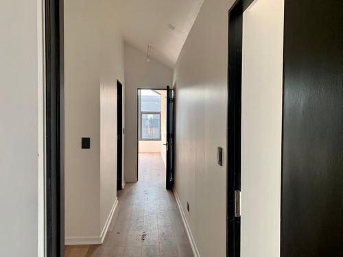 Imagen 5 de 20 de Moderna Casa En Condominio Y Con Amplio Terreno