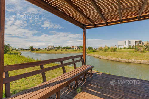 Imagen 9 de 11 de Lote En Venta Con Muelle En El Canton - Maroto Propiedades