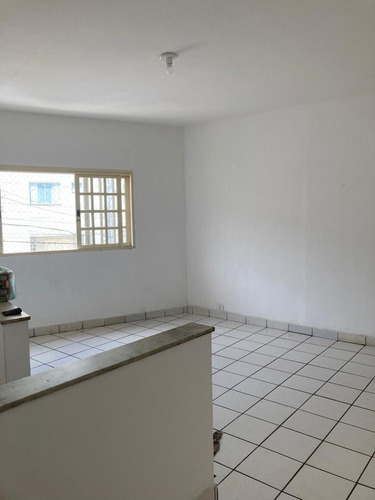 Imagem 4 de 23 de Casa De 3 Dorm 1 Suite Encima De Comércio Fl37