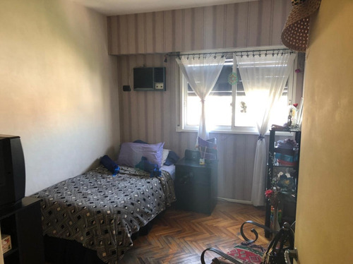 Imagen 3 de 14 de Amplio Departamento 5 Ambientes Al Frente Con Balcón - Coche