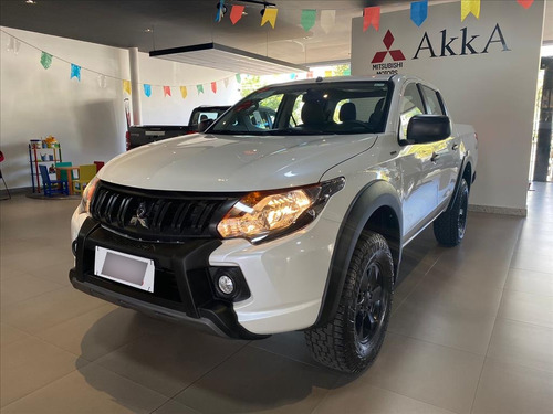 Mitsubishi L200 TRITON 2.4 16V TURBO DIESEL OUTDOOR GLX CD 4X4 MANUAL