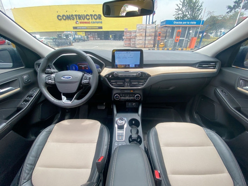 Imagen 14 de 25 de Ford Escape Titanium Hev