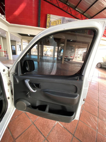 Imagen 7 de 12 de Citroen Berlingo Furgon Mixto 1.4 Manual 2013