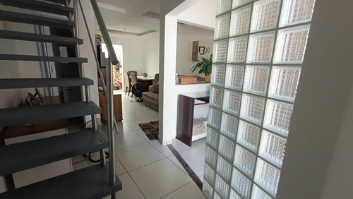Ótimo Duplex/sobrado Com 2 Dormitórios!
