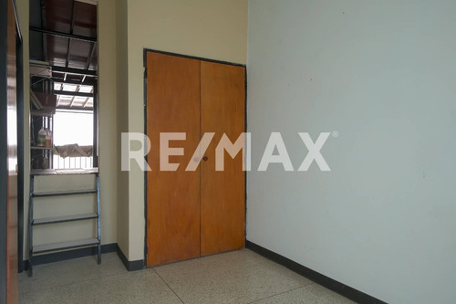 Imagen 6 de 14 de Las Clavellinas Calle Cerrada Vende Yackeline Tovar 04145831984 Codigo 131061