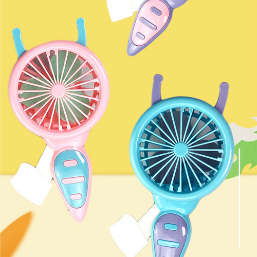 Un Bonito Miniventilador De Verano Para Niños Con Forma De A