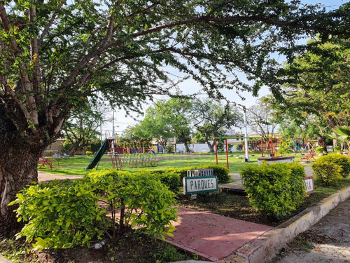 Casa En Venta En Fracc. Brisas De Cuautla De Un Nivel Con Alberca.