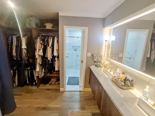 Apartamento Francis Zepieri. Vip De 225 Mtrs2 Con Agradable Terraza En Colinas De Valle Arriba Remodelado Con Materiales De Primera. Calle Cerrada Con Vigilancia Mls #25-20938