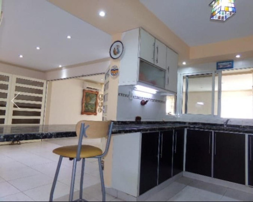 Imagen 4 de 11 de Casa De Categoria Con Piscina Climatizada Zona Centro
