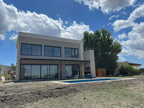 Casa De 2 Pisos Apto Credito - En San Sebastián Salida A La Laguna Area - Dueño Directo Sin Comision