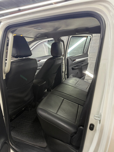 Toyota Hilux 2.7l MT 4x4