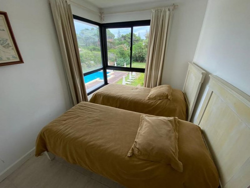 Venta De Apartamento De 3 Dormitorios En Playa Brava