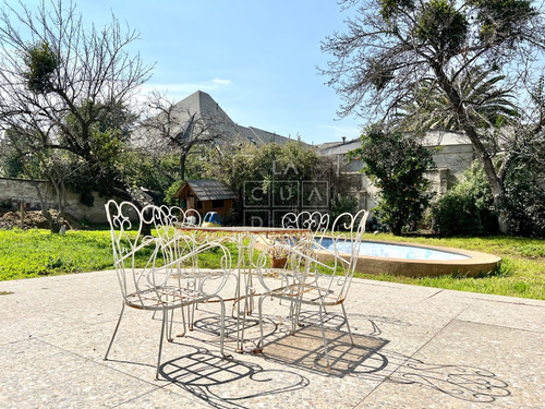 Clásica, Amplios Jardines 5d 3b+servicios