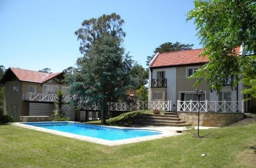 Chalet De Categoría En Sierra De Los Padres