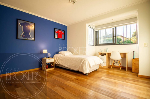 Casa En Venta De 4 Dorm. En Lo Barnechea