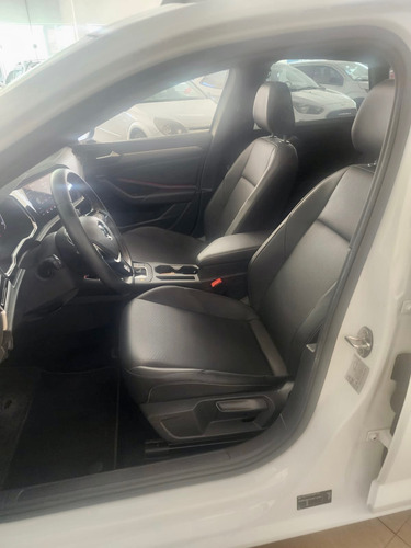 Volkswagen Jetta 1.4 R-line 250 Tsi Flex Aut. 4p