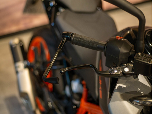 Imagen 12 de 25 de Ktm Duke 390 Gris Usado Seleccionado